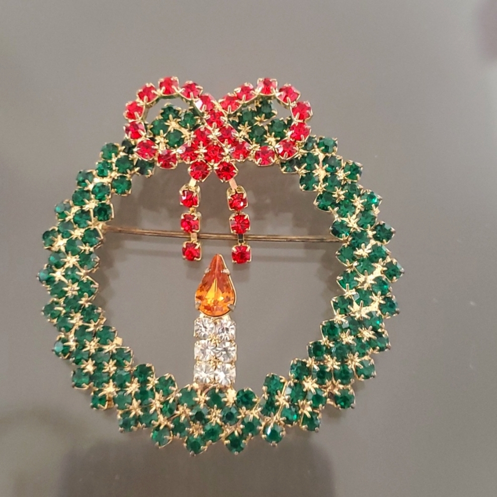 Christmas Holiday Brooch Wreath Goldtone Candle Flame & Bow Holiday Pin